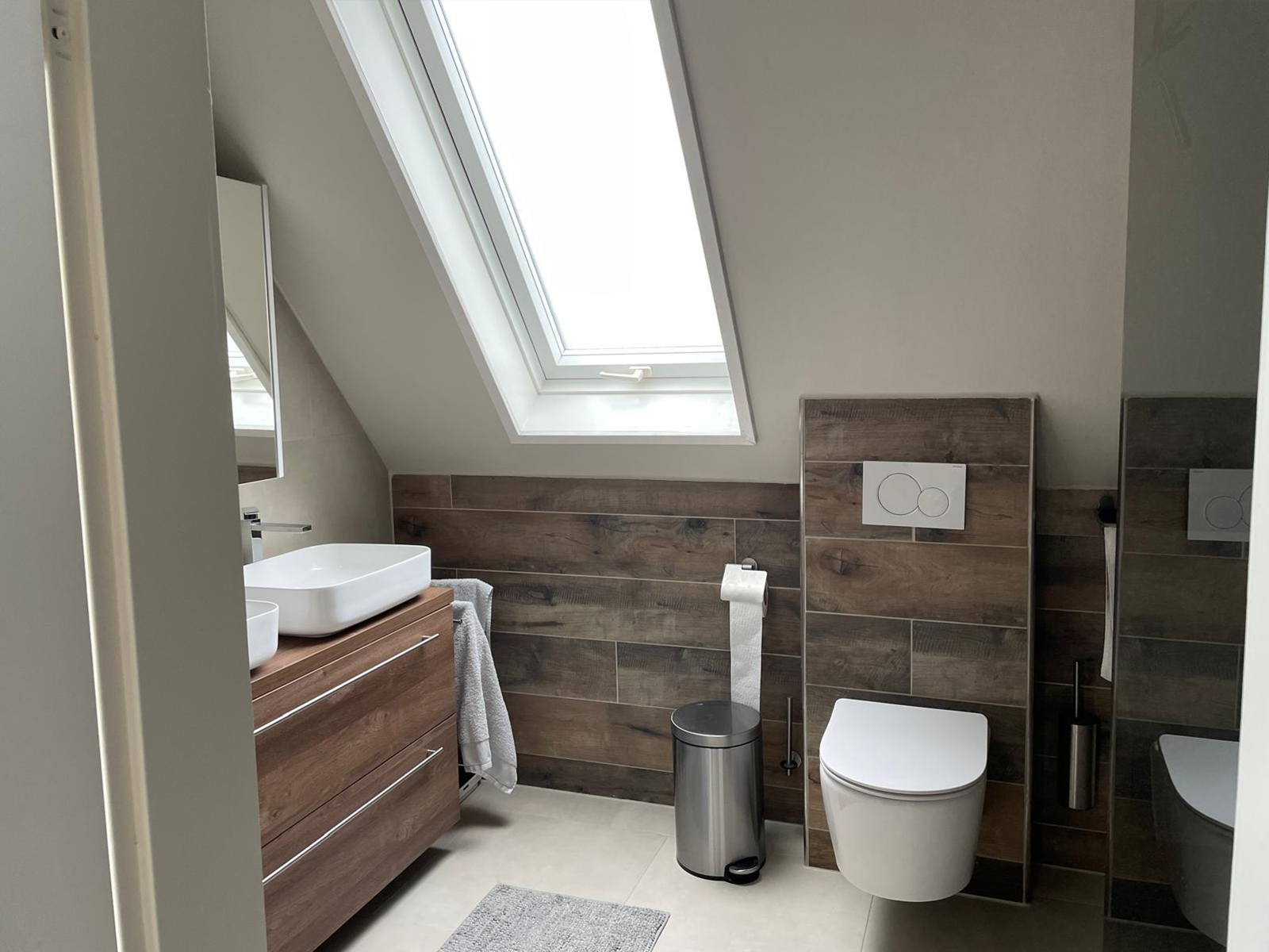 Before and after foto van verbouwing badkamer Lekdijk-west